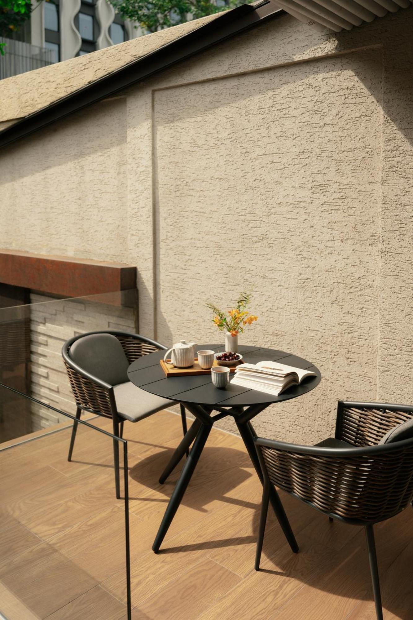 Courtyard Premier